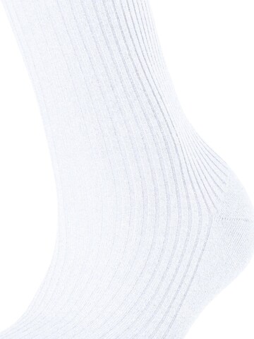FALKE Socken 'Shiny Rib'‌‌‌‌‌‌ in Weiß