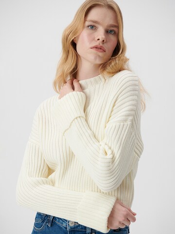 Mavi Sweater in White: front