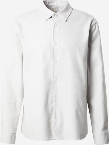 pilka Calvin Klein Patogus modelis Marškiniai: priekis