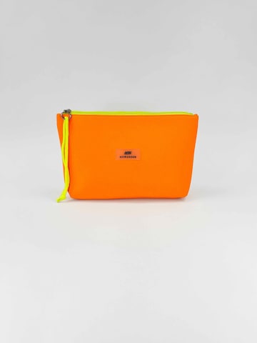 Mywander Clutch 'Neoprene' in Orange: front