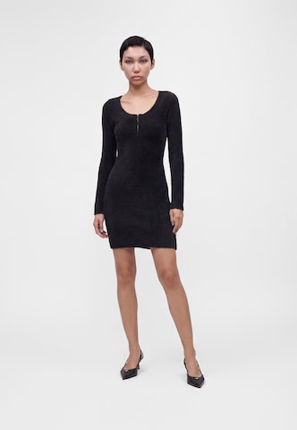 Rochie tricotat 'JAYCEE' de la GUESS pe negru