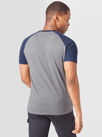 Effilé T-Shirt Superdry en gris