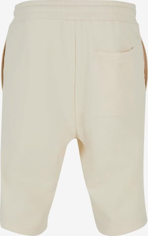 regular Pantaloni di Urban Classics in bianco