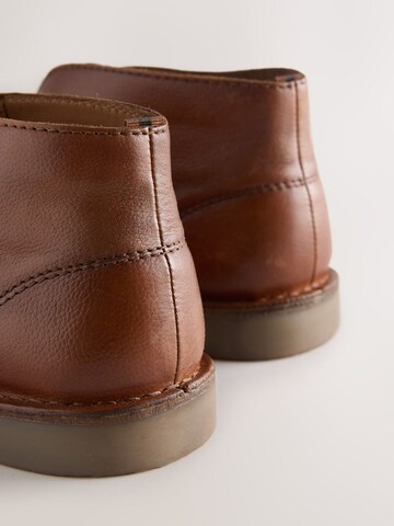 Next - Botines chukka en marrón