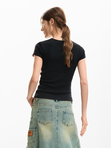 Tricou de la Desigual pe negru