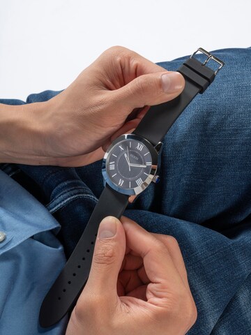 Orologio analogico di GUESS in nero