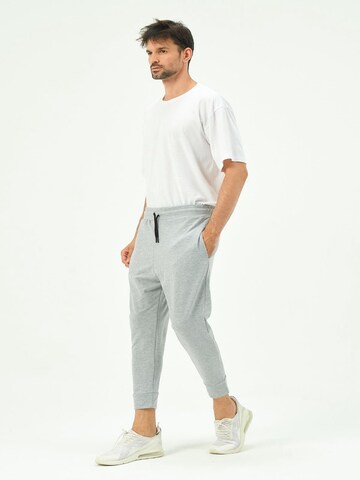 Effilé Pantalon C&City en gris