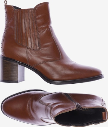COX Dress Boots in 39 in Brown: front