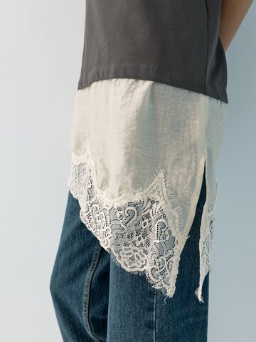 Tricou de la Pull&Bear pe gri