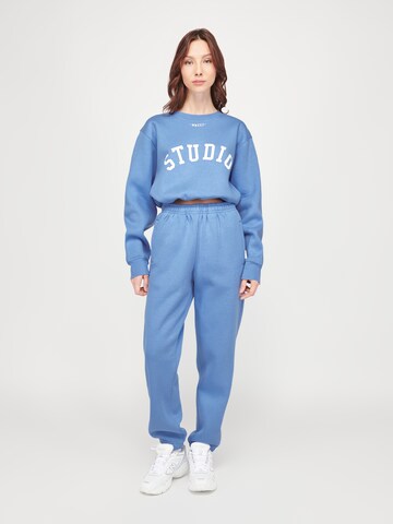 ABOUT YOU x VIAM Studio Sweatshirt 'Spirit' in Blau