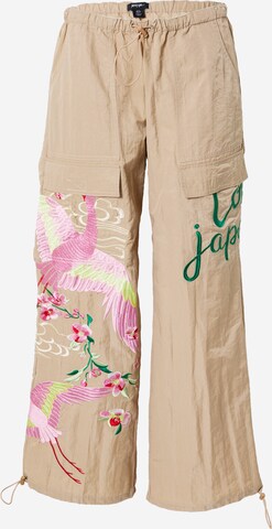 Loosefit Pantalon cargo Nasty Gal en beige : devant