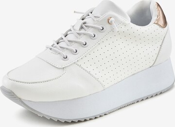 LASCANA Sneakers in White: front