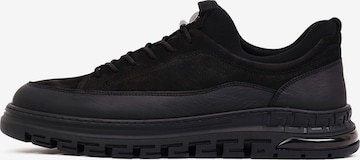 Derimod - Zapatillas deportivas bajas en negro: frente