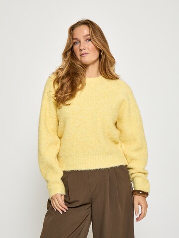 Peppercorn Trui 'Melody' in Geel: voorkant