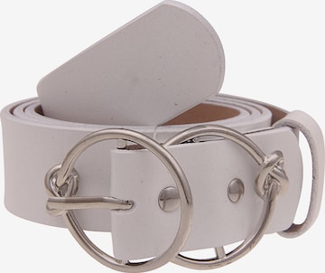 Leslii Belt in White: front