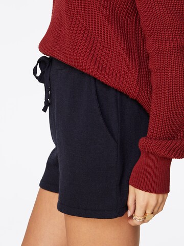 LeGer by Lena Gercke Skinny Shorts 'Mona' in Blau