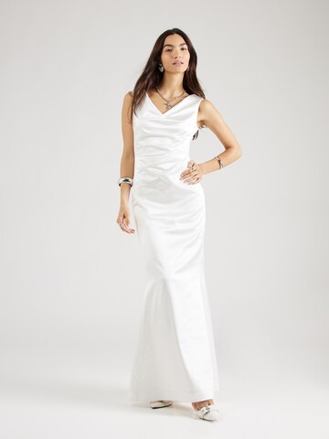 Rochie de seară de la Vera Mont pe alb