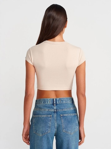 Dilvin T-Shirts in Beige