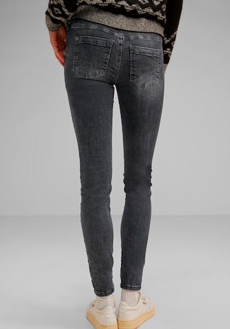 Skinny Jeans 'York' di STREET ONE in grigio