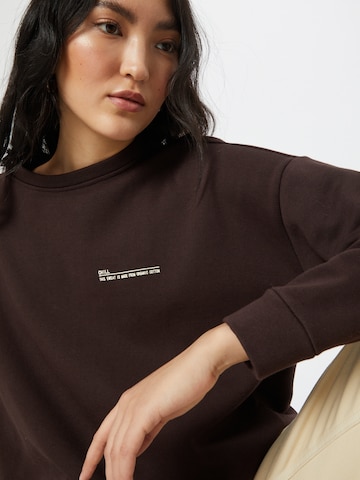 PIECES Sweatshirt 'Kiva' in Braun