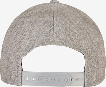 Cappello da baseball '110 Fitted' di Flexfit in grigio