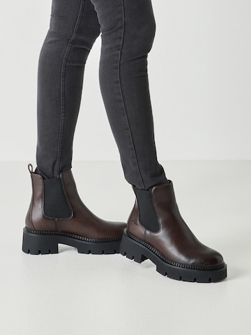 Tamaris Chelsea Boots in Brown