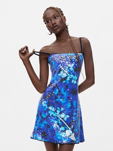 Rochie de la Desigual pe albastru: față