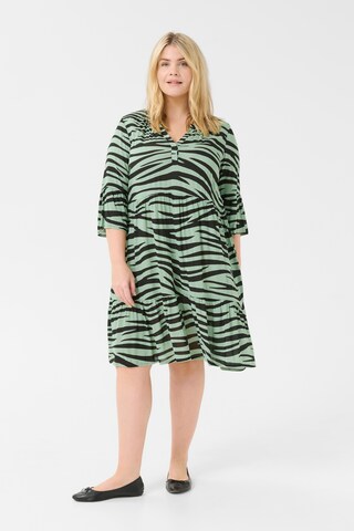 Robe 'Leane' KAFFE CURVE en vert