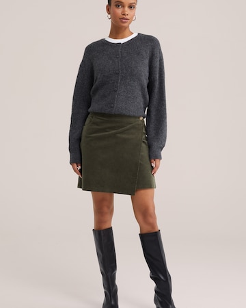 Fustă de la WE Fashion pe verde