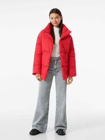 Bershka Winterjas in Rood