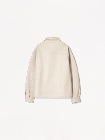 Bershka Přechodná bunda – béžová