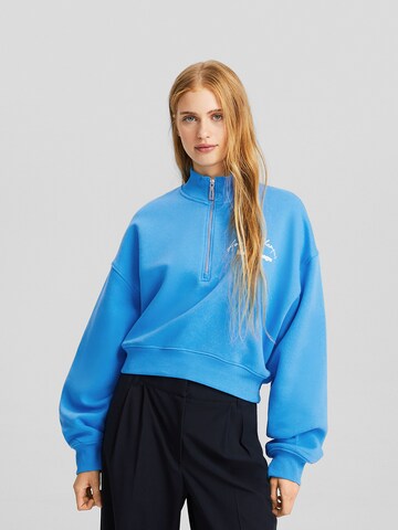 Sweat-shirt Bershka en bleu : devant