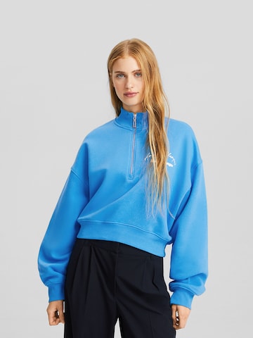 BershkaSweater majica - plava boja: prednji dio