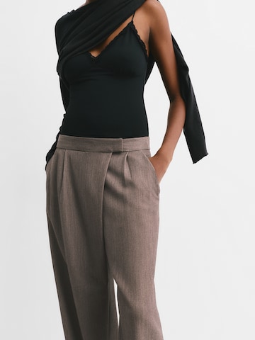 Pull&Bear Wide leg Pleat-front trousers in Brown