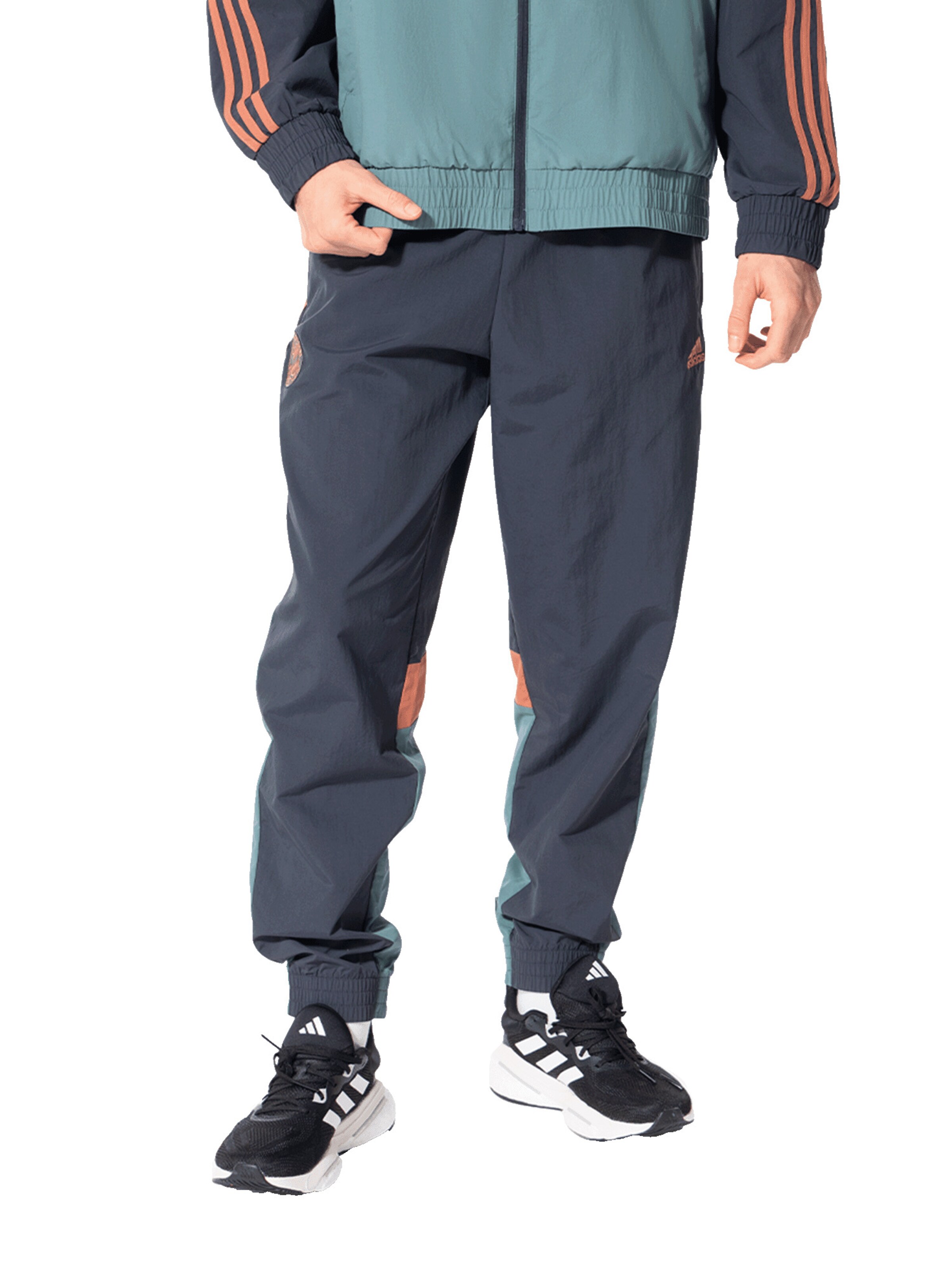 FC BAYERN MÜNCHEN Tapered Sporthose 'Home Teamline' in Grau: Vorderseite