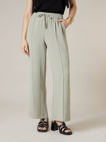 Loosefit Pantalon 'Niski' Deeluxe en vert : devant