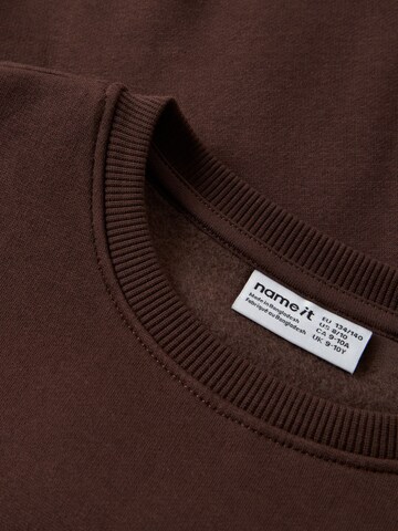 NAME IT - Sudadera en marrón