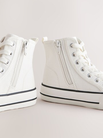 Sneaker de la Next pe alb