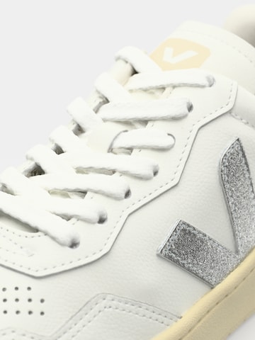 Veja Nízke tenisky 'V-90' - Biela
