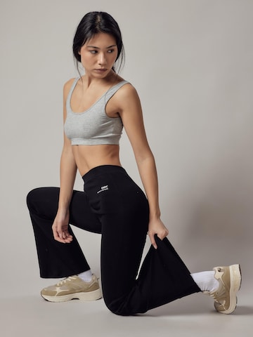 Flared Leggings 'Panta Jazz in Interlock' di OWN Off With Nature in nero: frontale