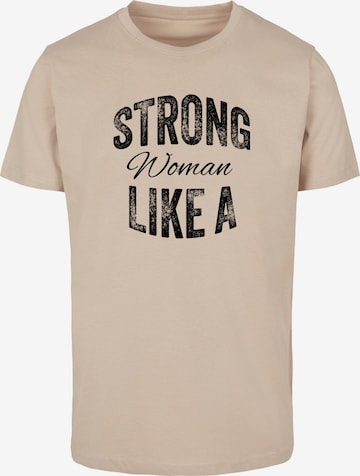 T-Shirt 'Strong Like A Woman' Merchcode en beige : devant