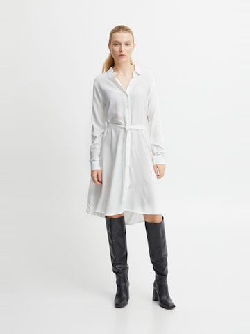 Robe-chemise 'MAIN' ICHI en blanc