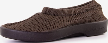 Arcopedico Classic Flats in Brown: front