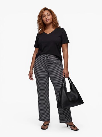 Tricou 'CARHUNTER' de la ONLY Carmakoma pe negru