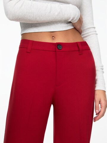 Pull&Bear Regular Trousers with creases in Red