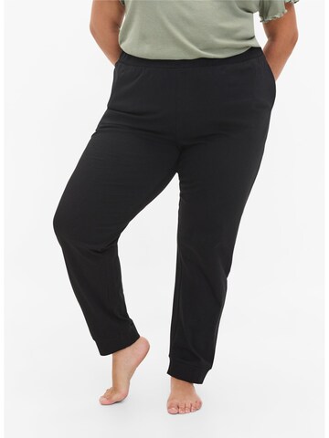 Pantalon de pyjama 'Msoma' Zizzi en noir : devant