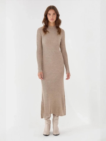 Robes en maille Hiccup en marron : devant