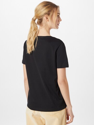 Tricou de la LACOSTE pe negru