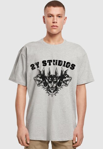 Maglietta 'Dobermann' di 2Y Premium in grigio: frontale