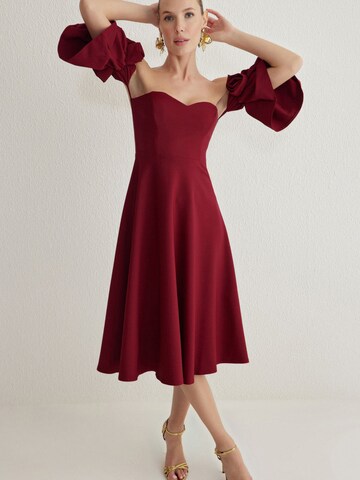 Trendyol Cocktail dress in Red: front